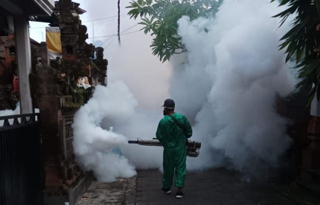 Antisipasi Peningkatan Kasus DBD, Kelurahan Panjer Giatkan Foging Fokus di Lingkungan Tegalsari